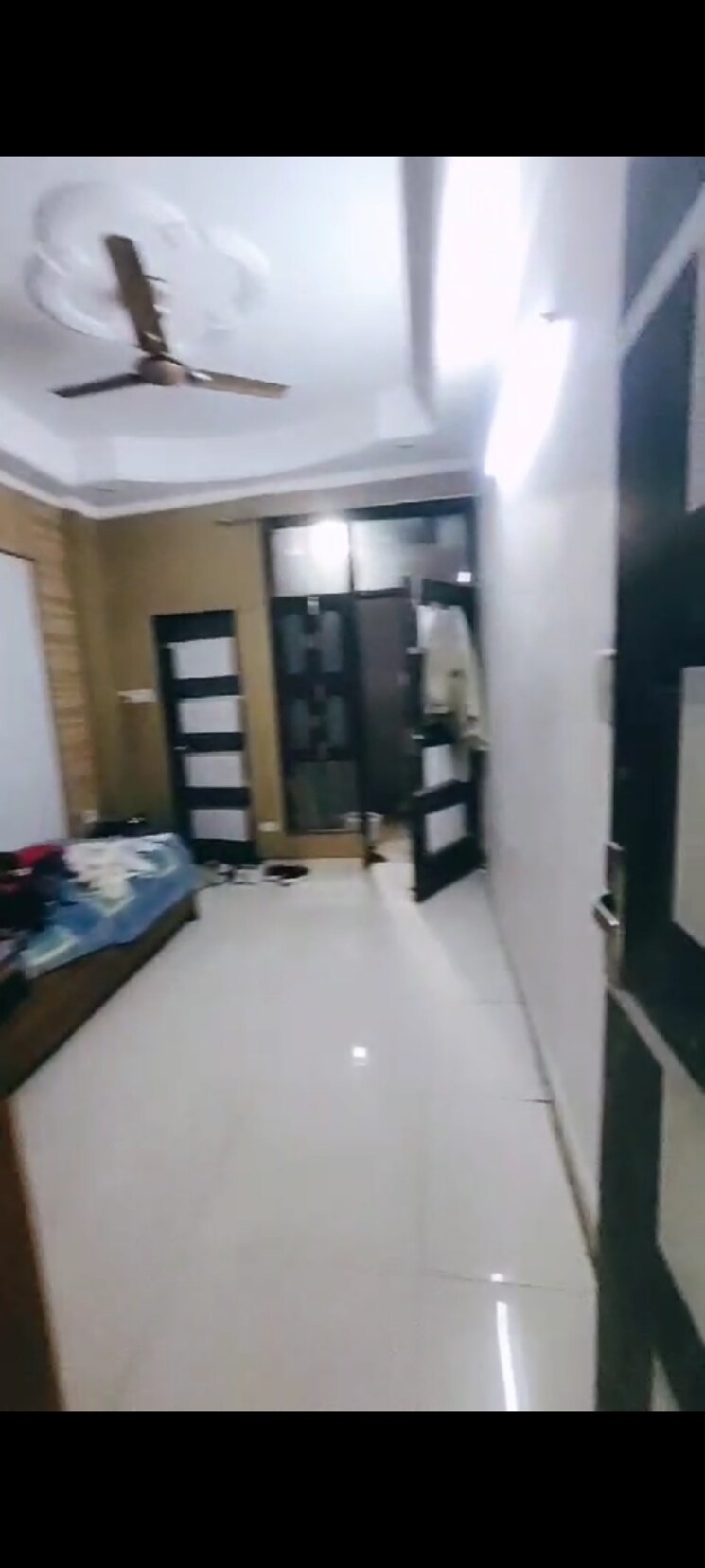  Parking, shakti khand iv 3 Bedroom 1250 Sq.Ft. Builder Floor In Shakti Khand iv Ghaziabad 7858705