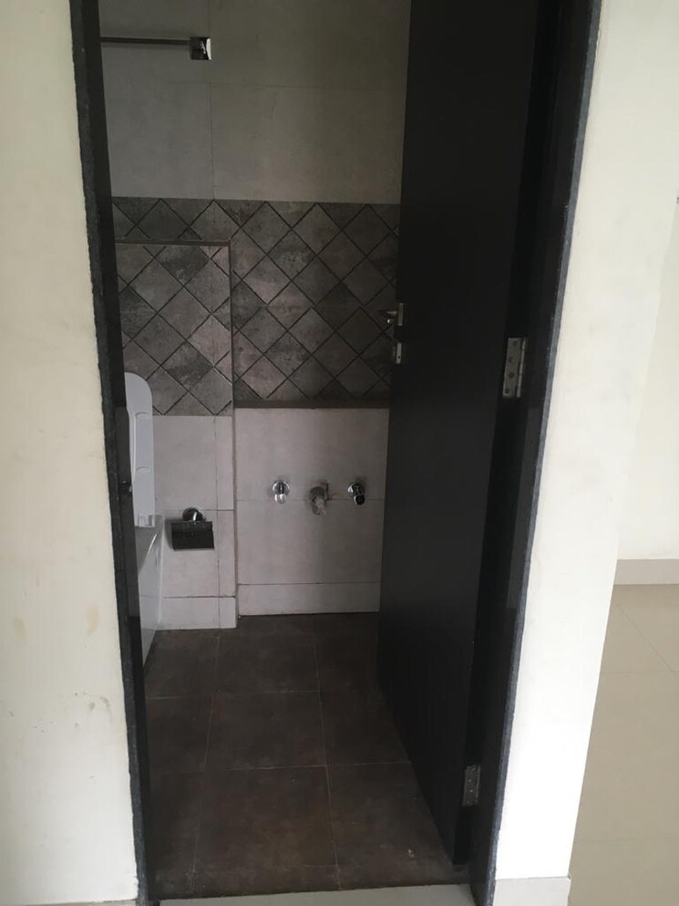 Bathroom, kolte-patil-jai-vijay 1 Bedroom 457 Sq.Ft. Apartment In Vile Parle East Mumbai 7858887