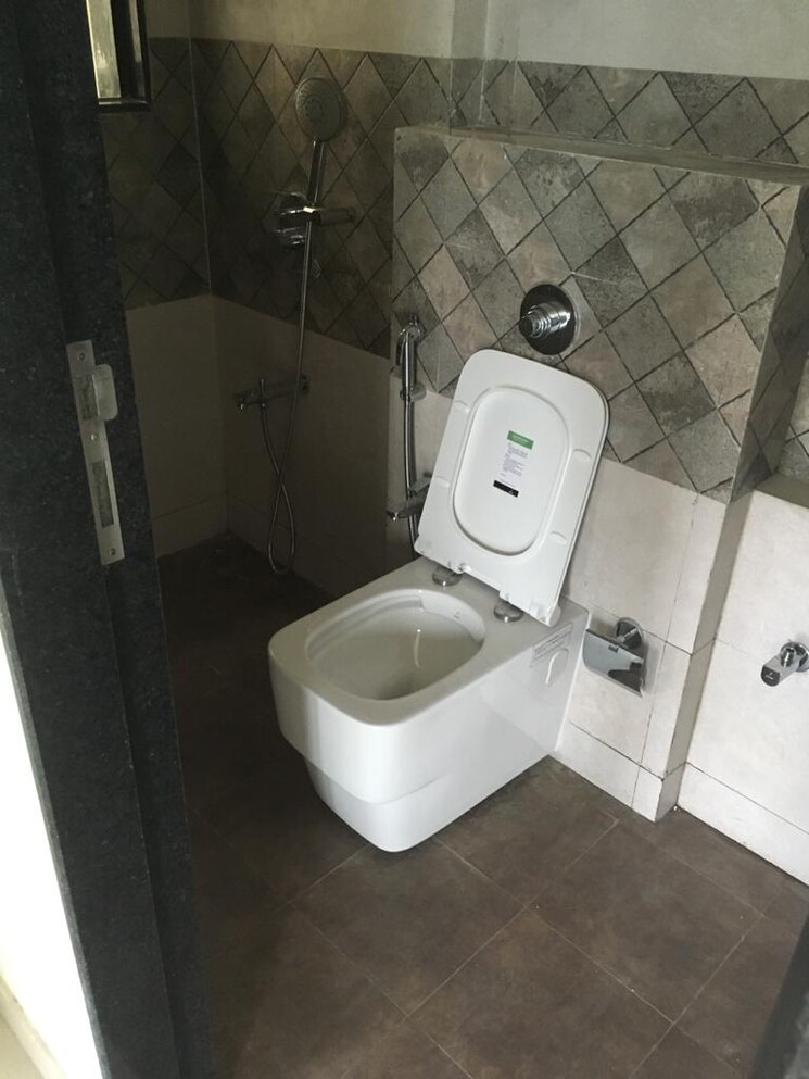 Bathroom, kolte-patil-jai-vijay 1 Bedroom 457 Sq.Ft. Apartment In Vile Parle East Mumbai 7858887