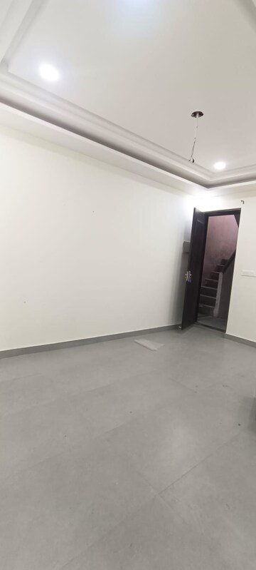 Room in 4 BHK Apartment at Bhartiya Nikoo Homes Phase 2, Thanisandra Main Road – for Sale