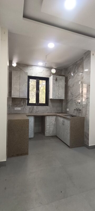 Room in 4 BHK Apartment at Bhartiya Nikoo Homes Phase 2, Thanisandra Main Road – for Sale