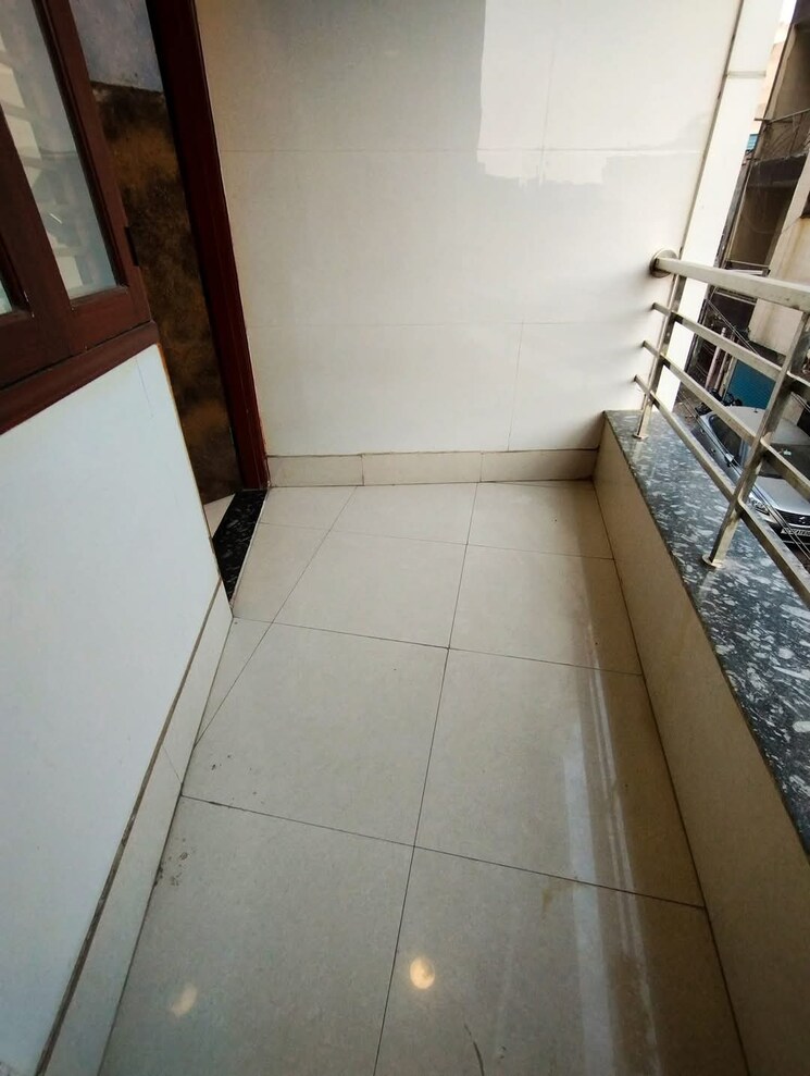 Balcony, uttam nagar west 3 Bedroom 90 Sq.Yd. Builder Floor In Uttam Nagar West Delhi 7858989