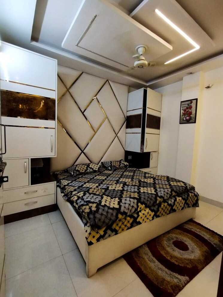 Bedroom, uttam nagar west 3 Bedroom 90 Sq.Yd. Builder Floor In Uttam Nagar West Delhi 7858989