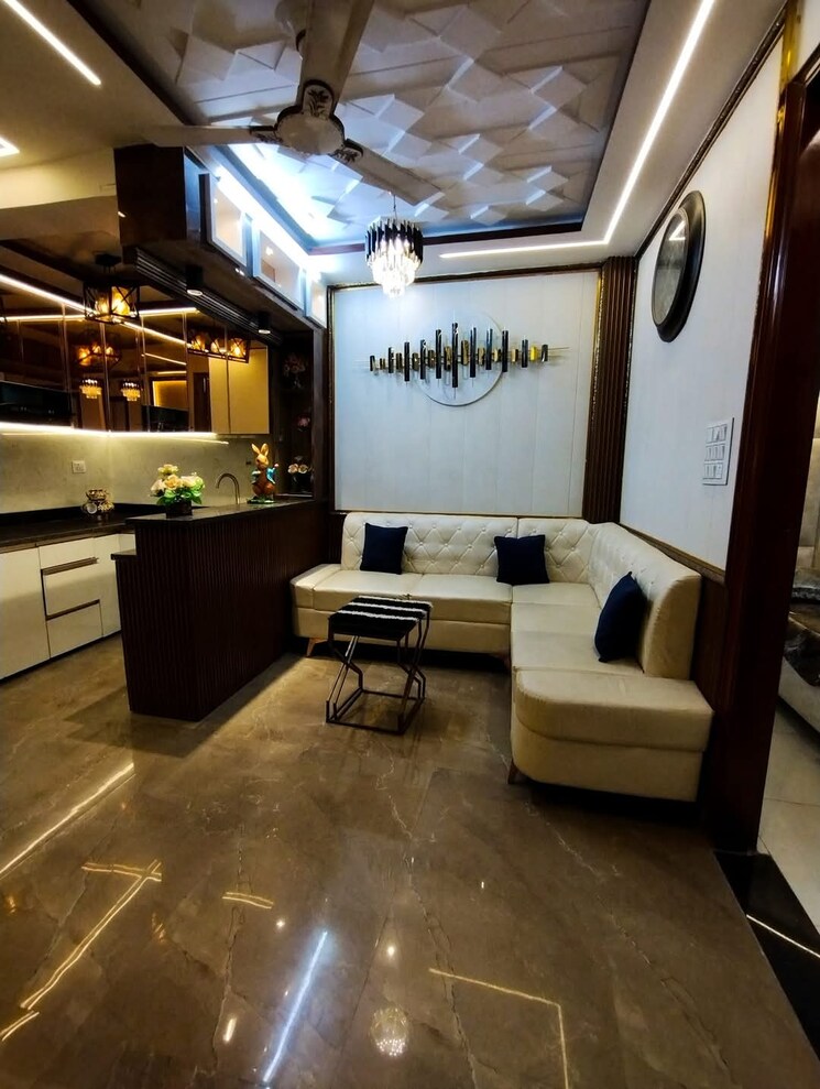 Gym, uttam nagar west 3 Bedroom 90 Sq.Yd. Builder Floor In Uttam Nagar West Delhi 7858989