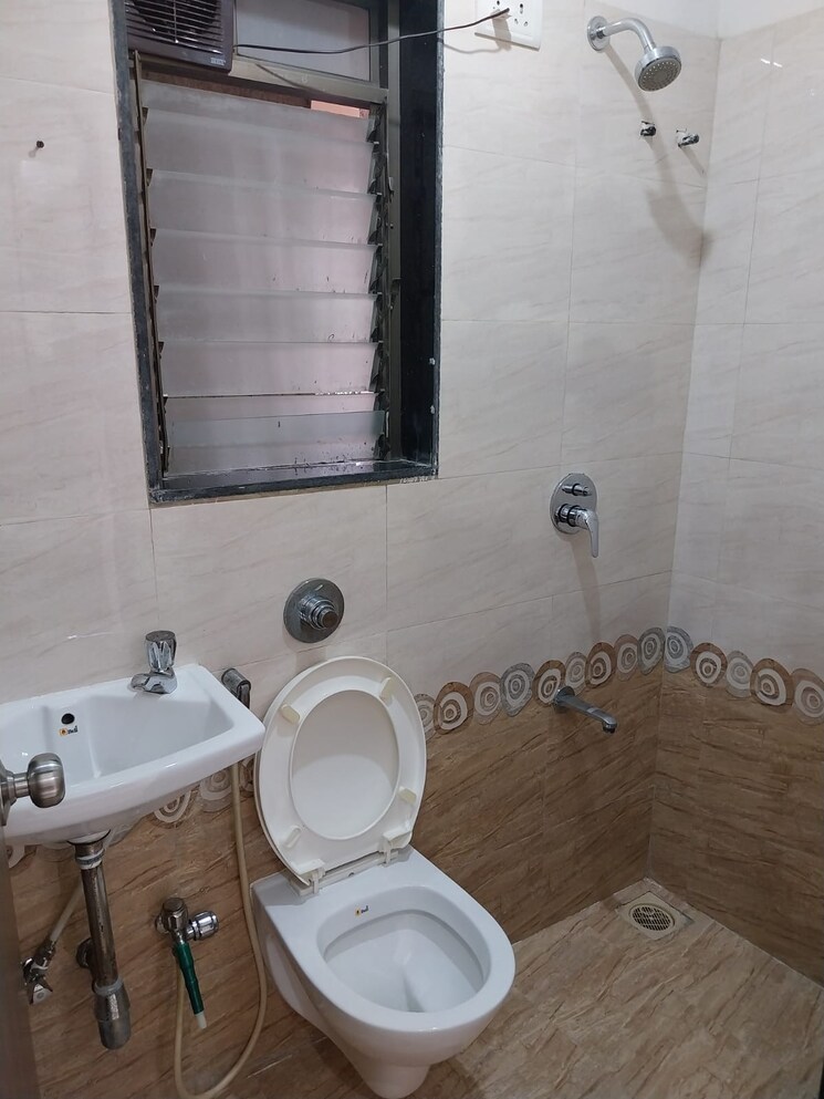 Bathroom, ghanwat-accord 2 Bedroom 599 Sq.Ft. Apartment In Malad East Mumbai 7859183