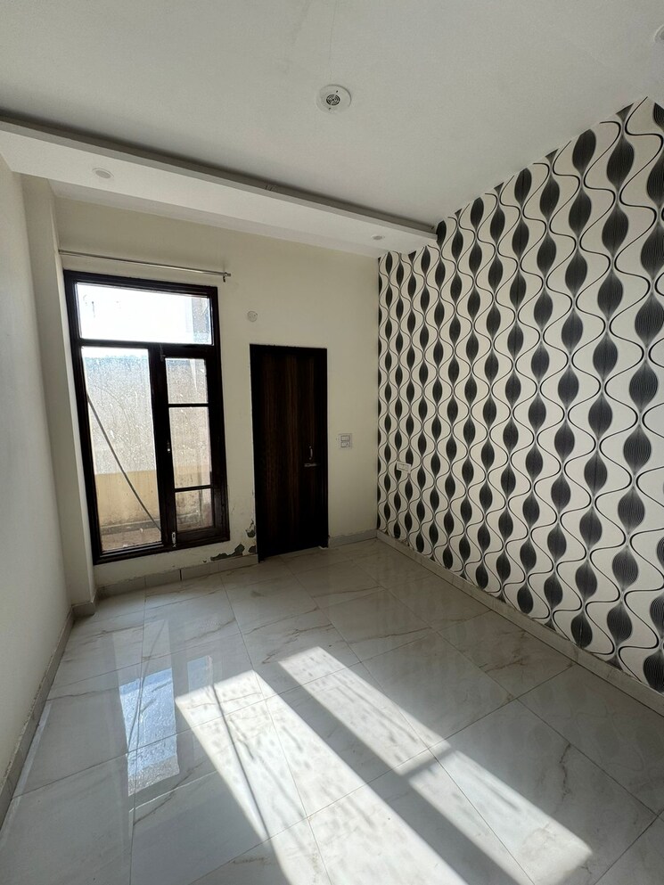  Parking, lake-view-complex 3 Bedroom 1350 Sq.Ft. Builder Floor In Dhakoli Zirakpur 7859422