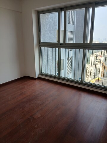 Room in 2 BHK Apartment at Dosti Greenscape, Hadapsar – for Sale