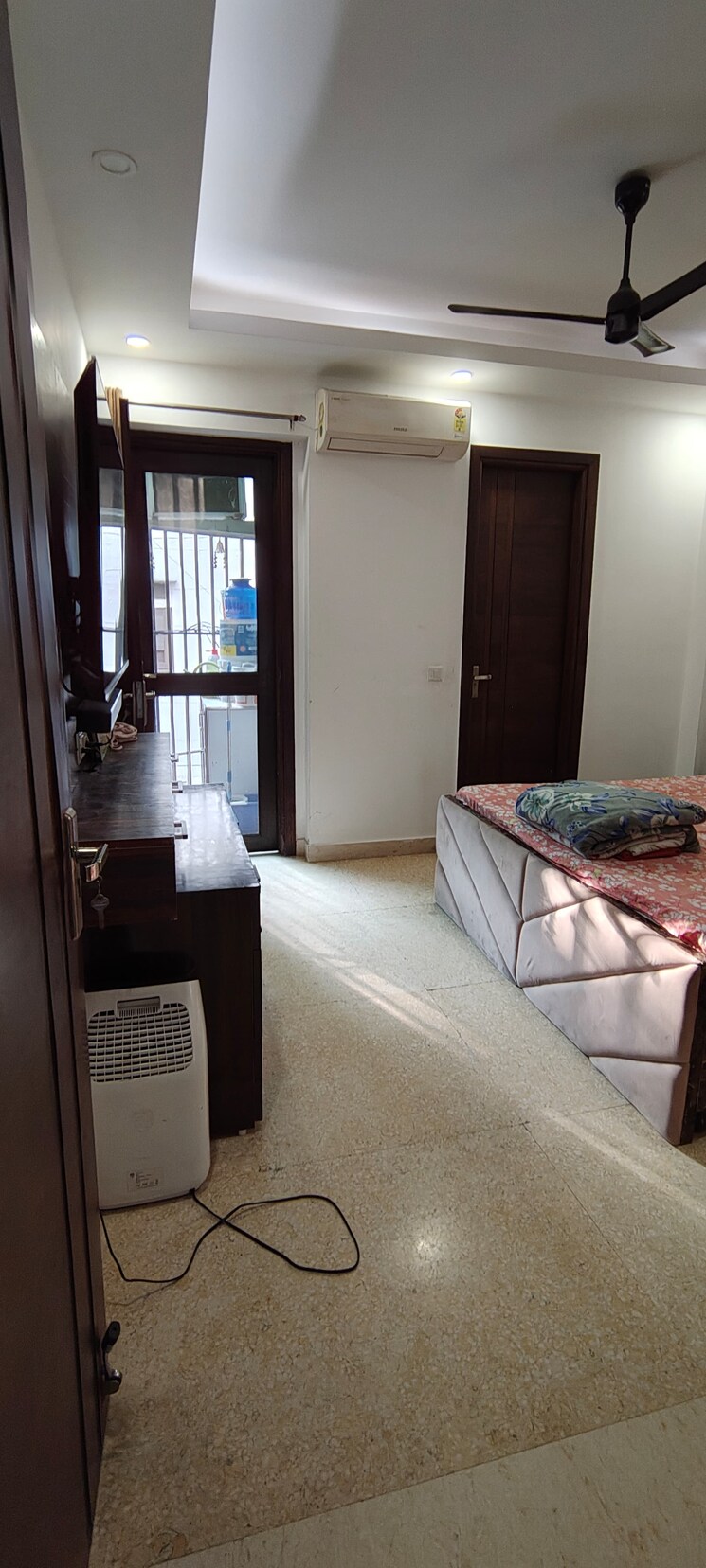 Bedroom, kalkaji 3 Bedroom 200 Sq.Yd. Builder Floor In Kalkaji Delhi 7860154