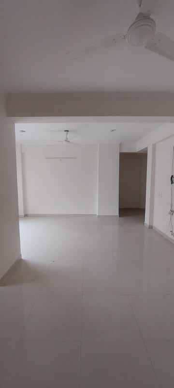 Furnished Amenities in 3 BHK Apartment at Maxblis White House, Sector 75 – for Sale