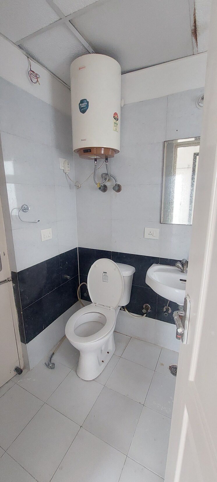 Master Bedroom, maxblis-white-house 3 Bedroom 1760 Sq.Ft. Apartment In Sector 75 Noida 7860242