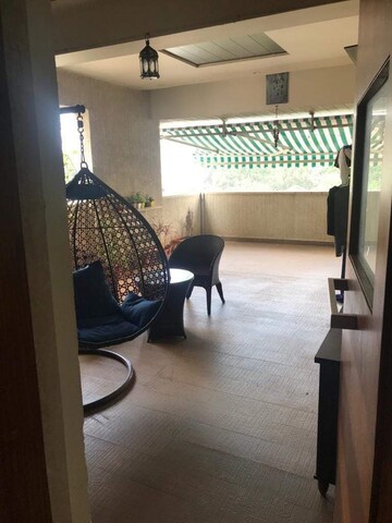  2 BHK Apartment at Khar West – for Rent