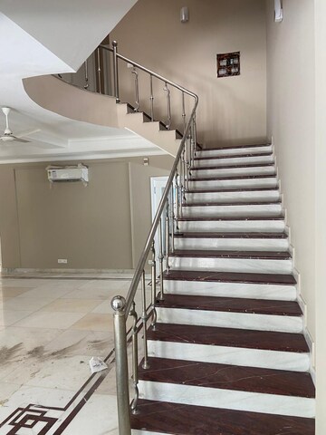 रेसिडेंशियल विला वर्ग फुट फॉर रेंट इन डीएलएफ़ फेज चार गुड़गांव  7860274