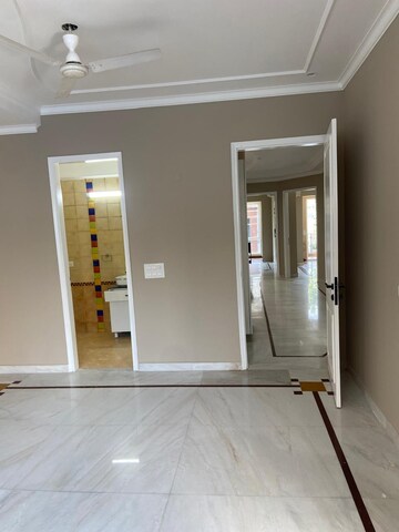 रेसिडेंशियल विला वर्ग फुट फॉर रेंट इन डीएलएफ़ फेज चार गुड़गांव  7860274