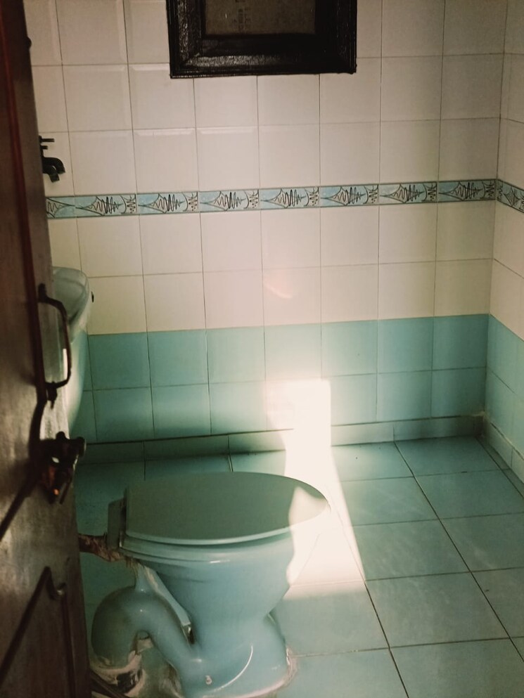 Bathroom, amarpali-exotica 3 Bedroom 2010 Sq.Ft. Apartment In Sector 50 Noida 7860821