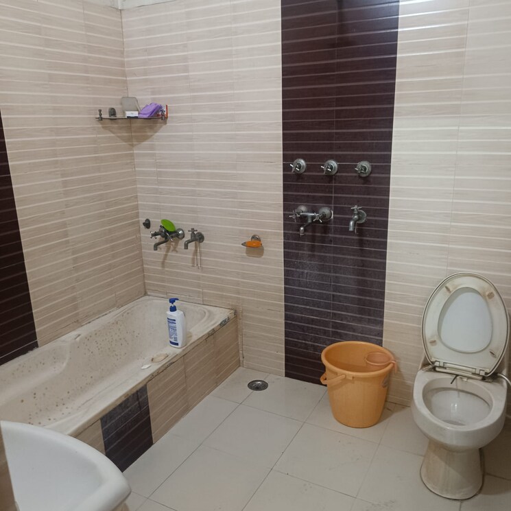 Bathroom, sector 21d 3 Bedroom 171 Sq.Yd. Independent House In Sector 21d Faridabad 7860568