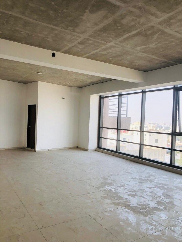 Room, ashram road Commercial Office Space 2600 Sq.Ft. In Ashram Road Ahmedabad 7860597
