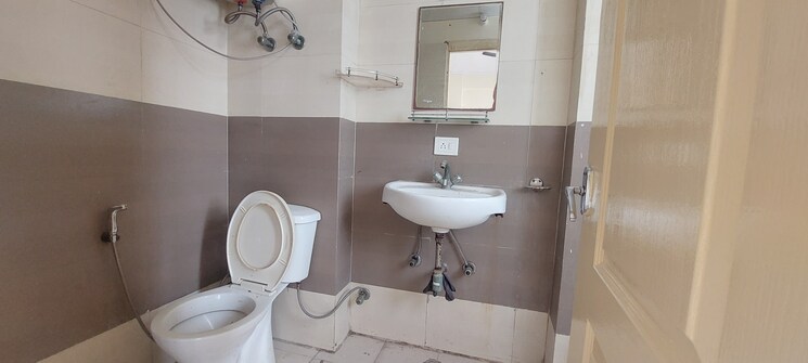 Bathroom, maxblis-white-house 3 Bedroom 1390 Sq.Ft. Apartment In Sector 75 Noida 7860775