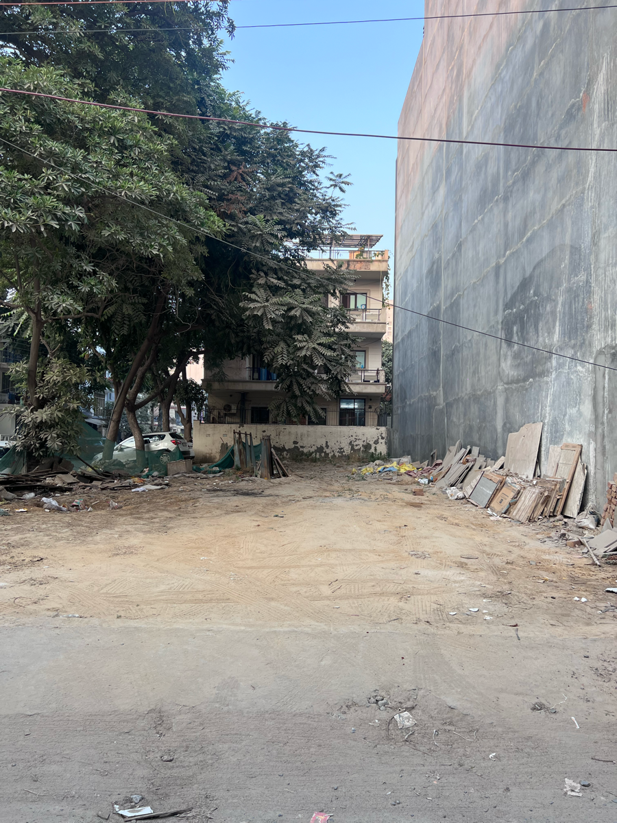 Plot For Sale in Unitech South City 1