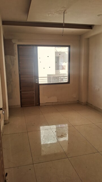 Room in 3 BHK Apartment at Sector 16 – for Sale