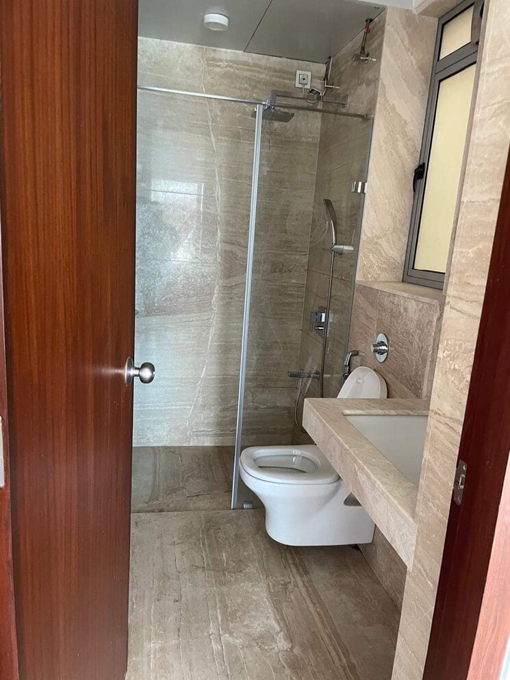 Bathroom, amanora-gateway-towers 5 Bedroom 2260 Sq.Ft. Apartment In Hadapsar Pune 7861634