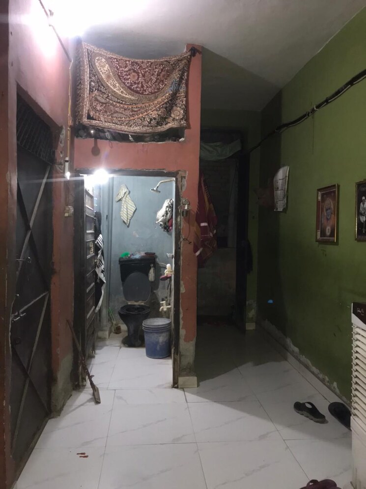  Parking, shahdara 1 Bedroom 550 Sq.Ft. Independent House In Shahdara Delhi 7861795