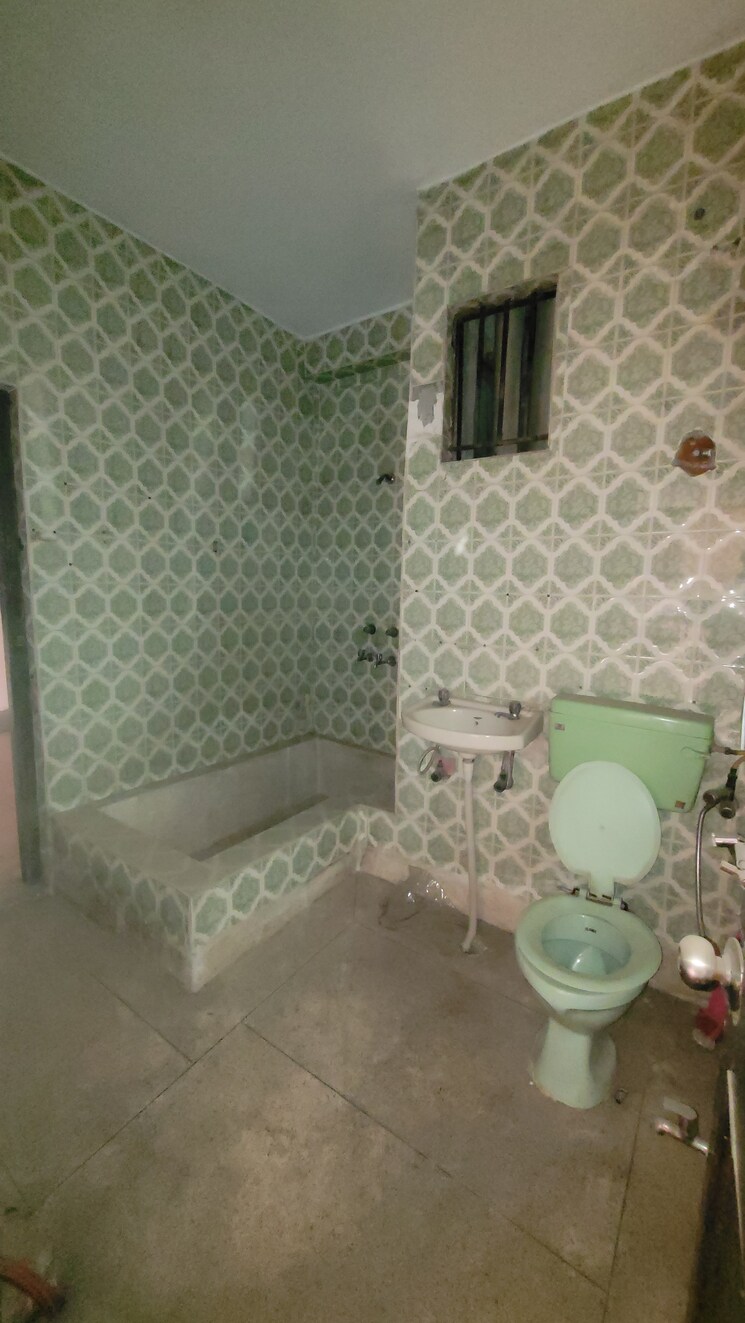 Bathroom, dilshad colony 2 Bedroom 800 Sq.Ft. Builder Floor In Dilshad Colony Delhi 7862035