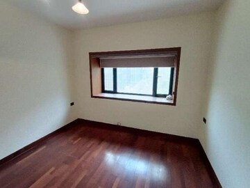 Room in 4 BHK Apartment at One Altamount Apartment, Altamount Road – for Rent