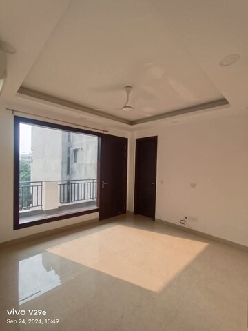 Room in 3 BHK Apartment at Ireo Victory Valley, Sector 67 – for Sale