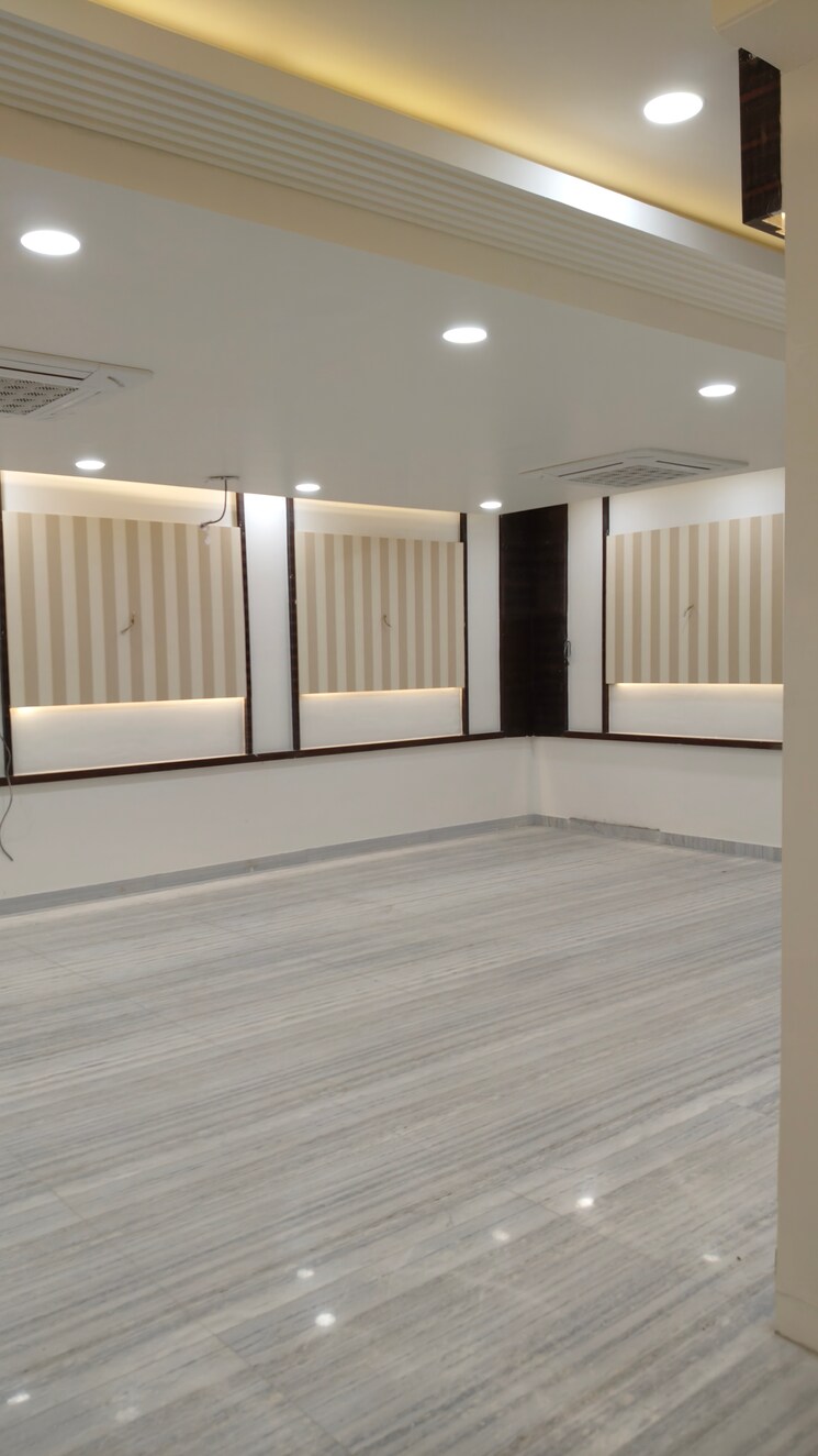 Room, sector 21 6+ Bedroom 350 Sq.Yd. Villa In Sector 21 Panchkula 7862536