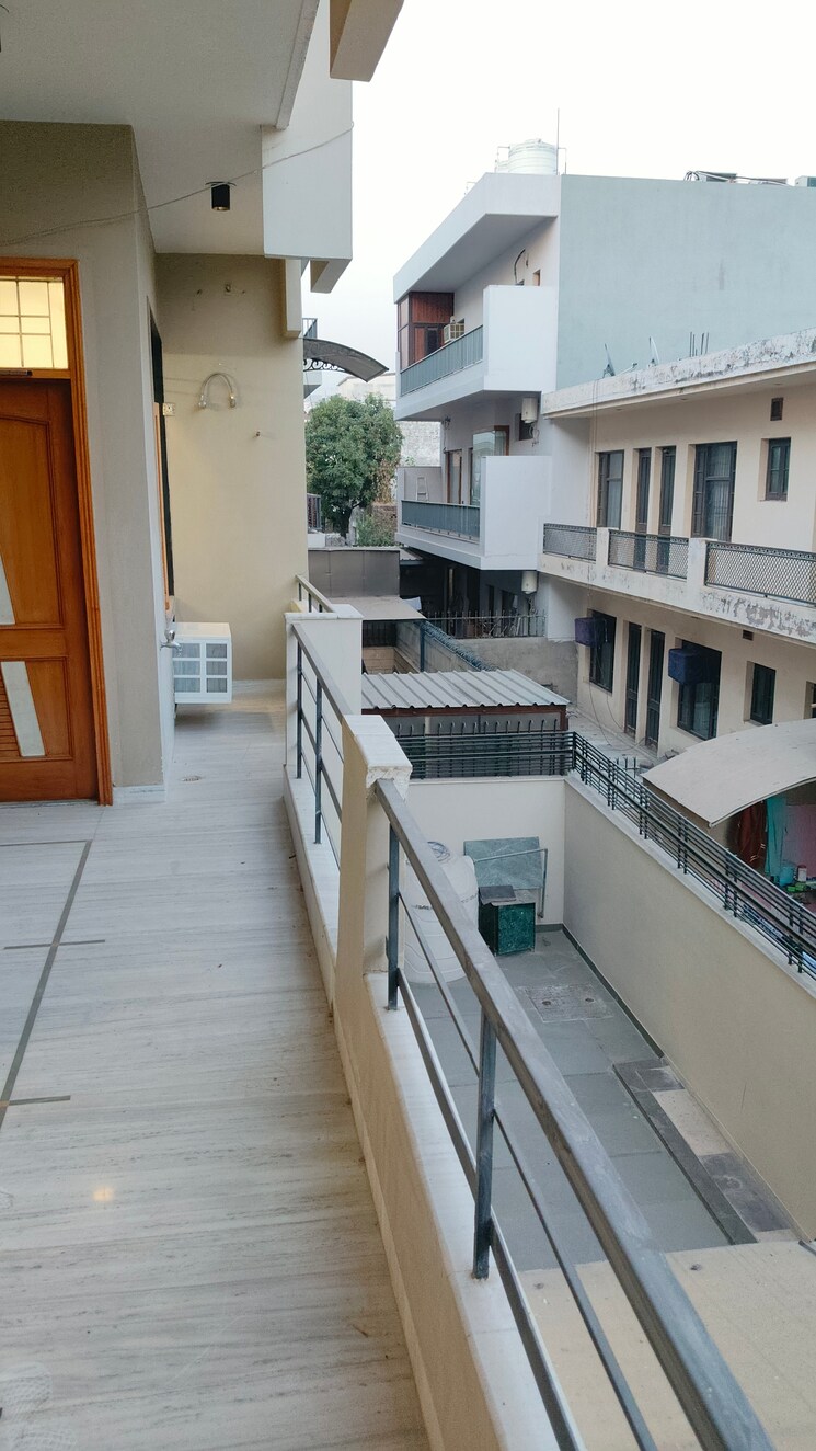 Balcony, sector 21 6+ Bedroom 350 Sq.Yd. Villa In Sector 21 Panchkula 7862536