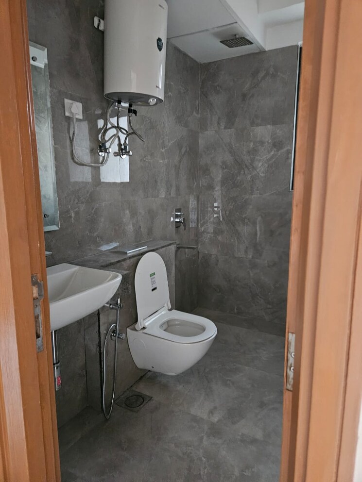 Bathroom, provident-palmvista 2 Bedroom 685 Sq.Ft. Apartment In Daighar Gaon Thane 7862575