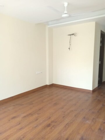 Room in 3 BHK Builder Floor at Sector 71 – for Sale