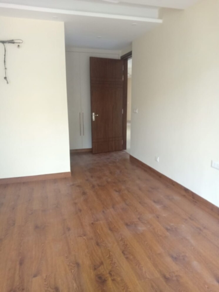 Room, sector 71 3 Bedroom 1800 Sq.Ft. Builder Floor In Sector 71 Gurgaon 7862688