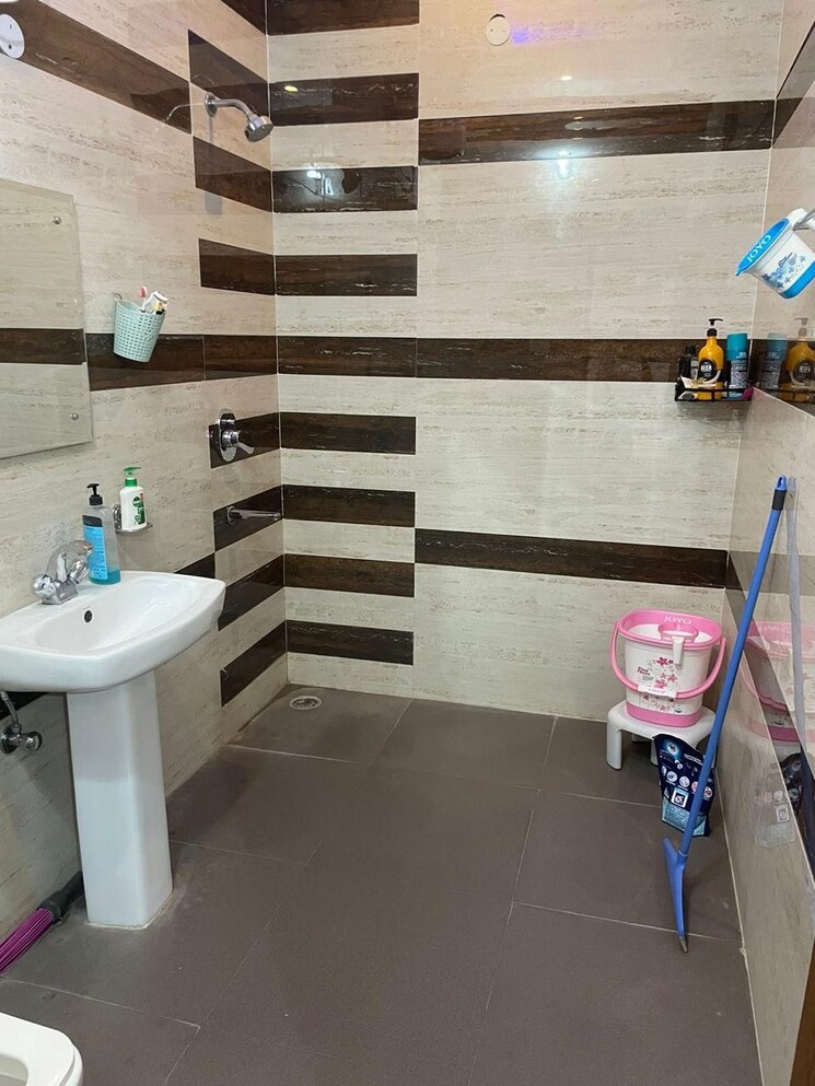 Bathroom, lohgarh 3 Bedroom 1728 Sq.Ft. Apartment In Lohgarh Zirakpur 7862694