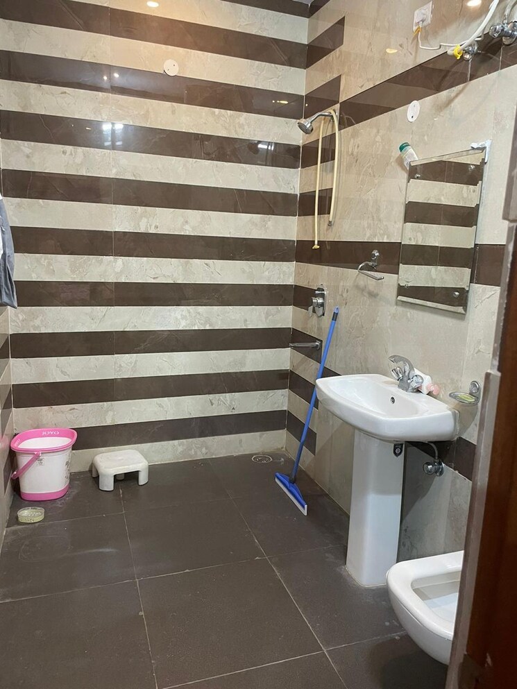 Bathroom, lohgarh 3 Bedroom 1728 Sq.Ft. Apartment In Lohgarh Zirakpur 7862716