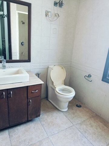 Bathroom in 4 BHK Builder Floor at Green Park – for Rent