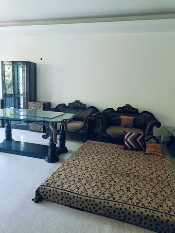 Living Room in 4 BHK Builder Floor at Green Park – for Rent