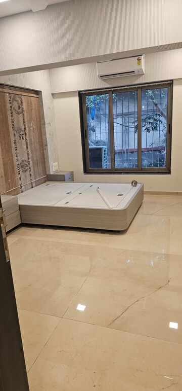 Bedroom in 2 BHK Apartment at Andheri West – for Rent