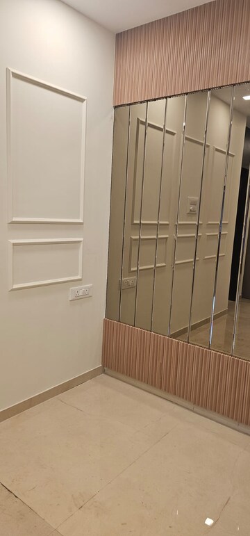 Room in 2 BHK Apartment at Andheri West – for Rent