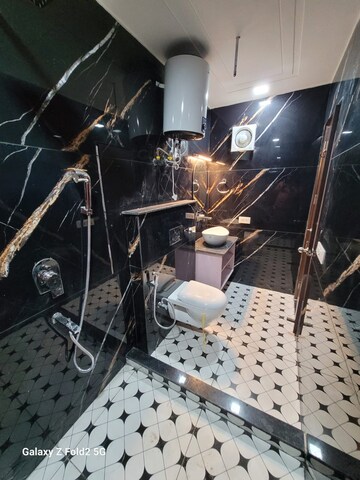 Master Bedroom in 4 BHK Builder Floor at Rohini Sector 3 – for Rent