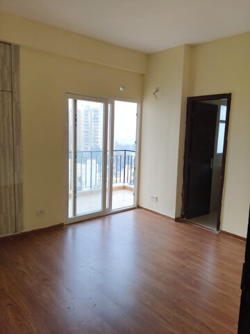 Room in 4 BHK Penthouse at Amrapali Princely Estate, Sector 76 – for Sale