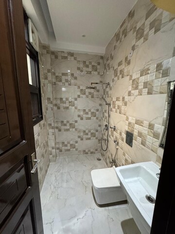 Bathroom in 4 BHK Penthouse at Amrapali Princely Estate, Sector 76 – for Sale