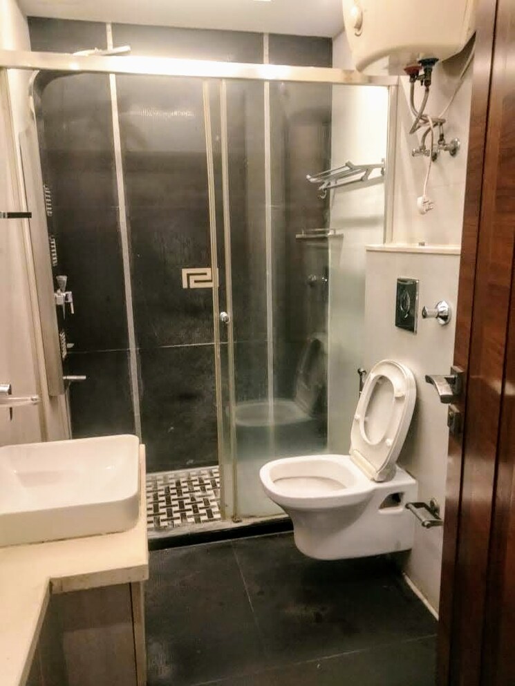 Bathroom, greater kailash i 4 Bedroom 4500 Sq.Ft. Builder Floor In Greater Kailash I Delhi 7862899