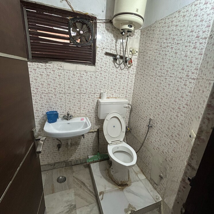 Bathroom, kotla mubarakpur 2 Bedroom 900 Sq.Ft. Builder Floor In Kotla Mubarakpur Delhi 7862960