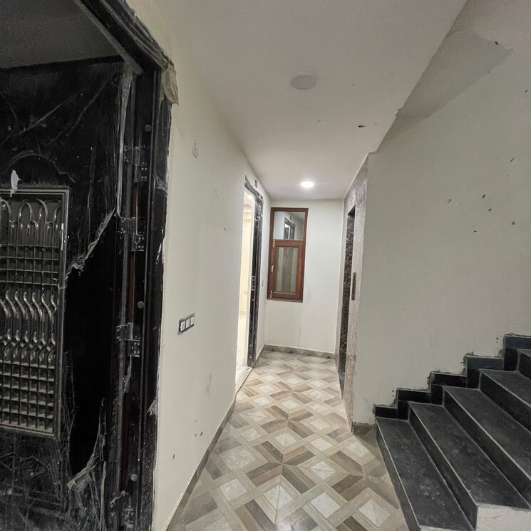 undefined, sector 104 3 Bedroom 1350 Sq.Ft. Builder Floor In Sector 104 Noida 7863035