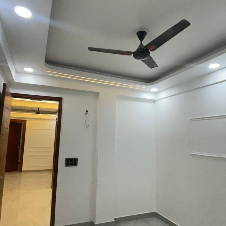 Room, sector 104 3 Bedroom 1350 Sq.Ft. Builder Floor In Sector 104 Noida 7863035