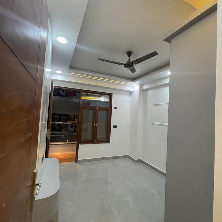 Room, sector 104 3 Bedroom 1350 Sq.Ft. Builder Floor In Sector 104 Noida 7863035