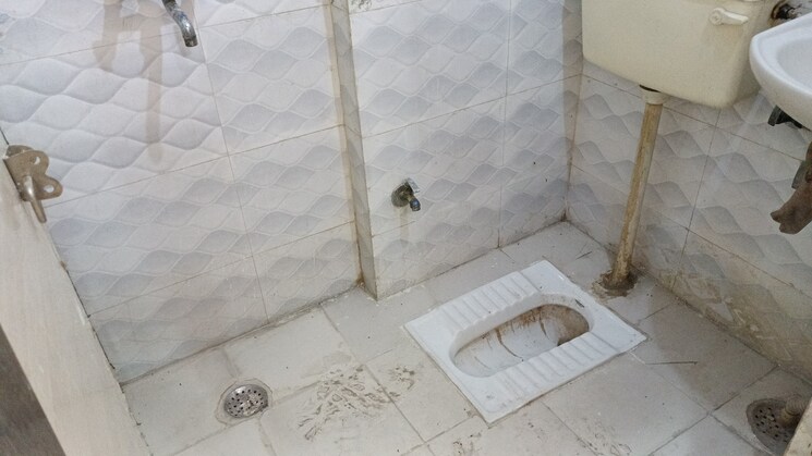 Bathroom, vaishali sector 2 2 Bedroom 810 Sq.Ft. Builder Floor In Vaishali Sector 2 Ghaziabad 7863196
