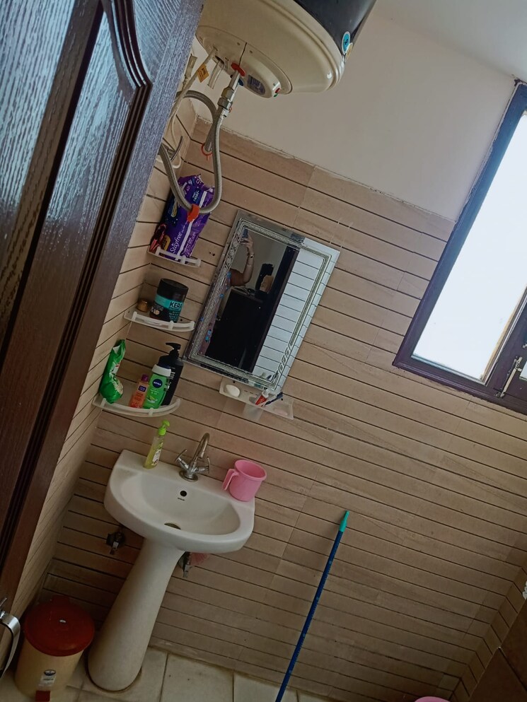 Bathroom, singla-south-city 3 Bedroom 1960 Sq.Ft. Apartment In Lohgarh Zirakpur 7863442