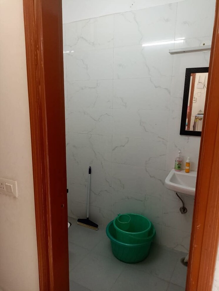 Bathroom, ansal-plaza-sector-23 1 Bedroom 2000 Sq.Ft. Builder Floor In Sector 23 Gurgaon 7863512